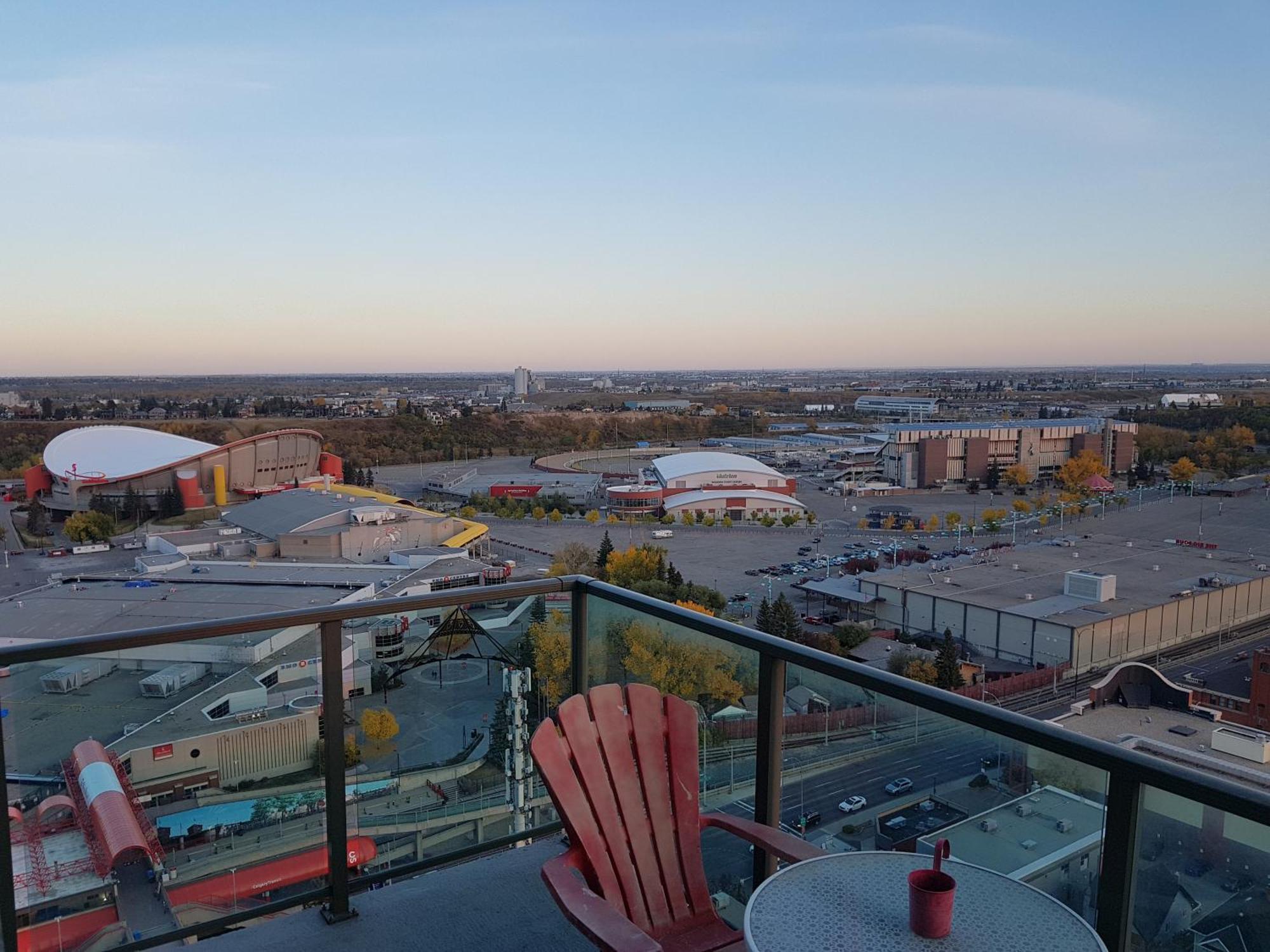 Monki Di Executive Suites - Alura YYC Kültér fotó
