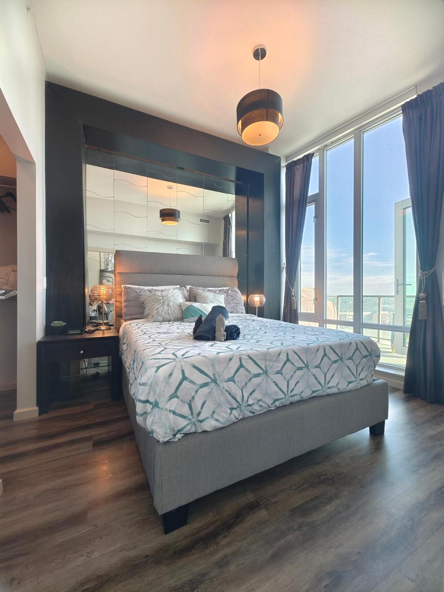 Monki Di Executive Suites - Alura YYC Kültér fotó